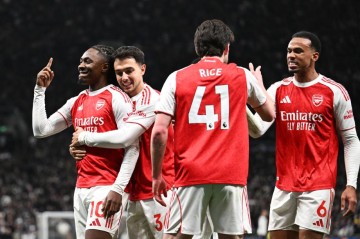 kaiyun-英超-埃泽、约克雷斯梅开二度 阿森纳4-1双杀热刺