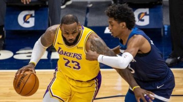 开云体育官网-浓眉缺席詹皇扛起大梁 36岁他仍是紫金军团主心骨